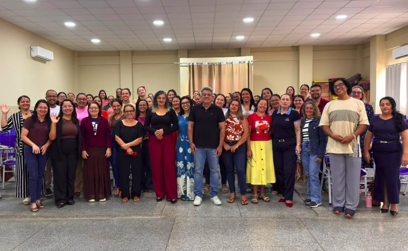 Professores reunidos em encontro de formação da Scarpa Editora