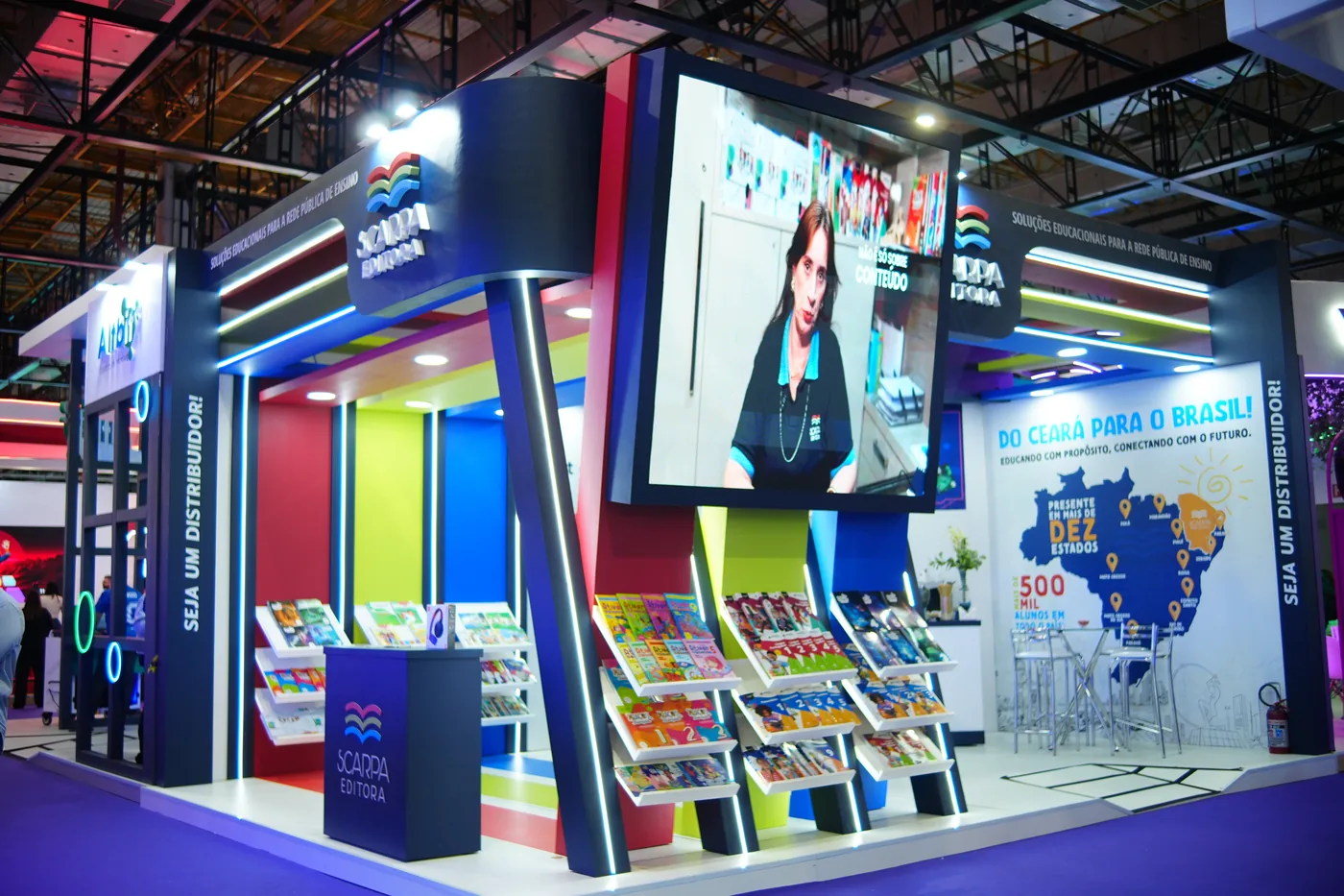 Estande da Scarpa Editora em feira de educação
